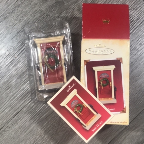 Hallmark NIB “New Home 2005” Collectors Series Ornament - Picture 1 of 9